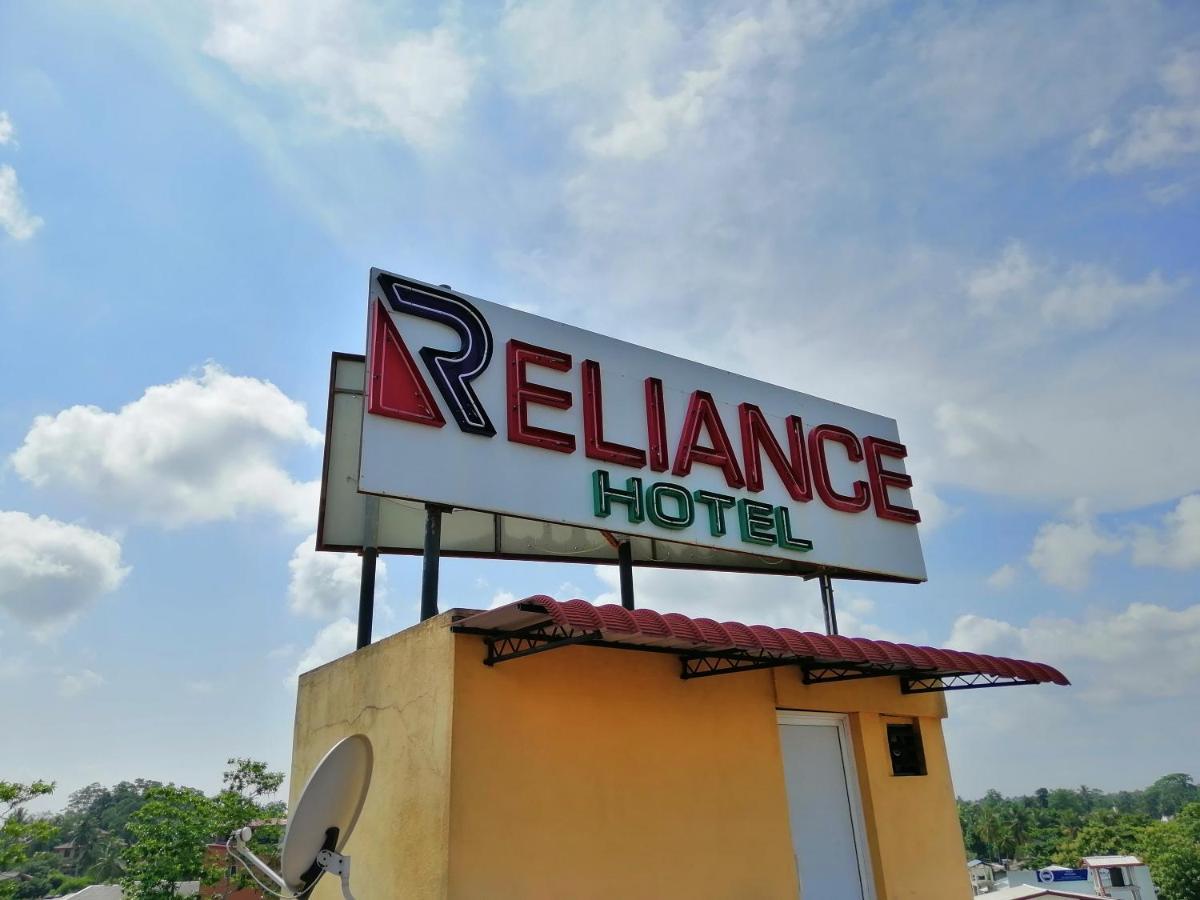 Reliance Hotel Boralesgamuwa Buitenkant foto