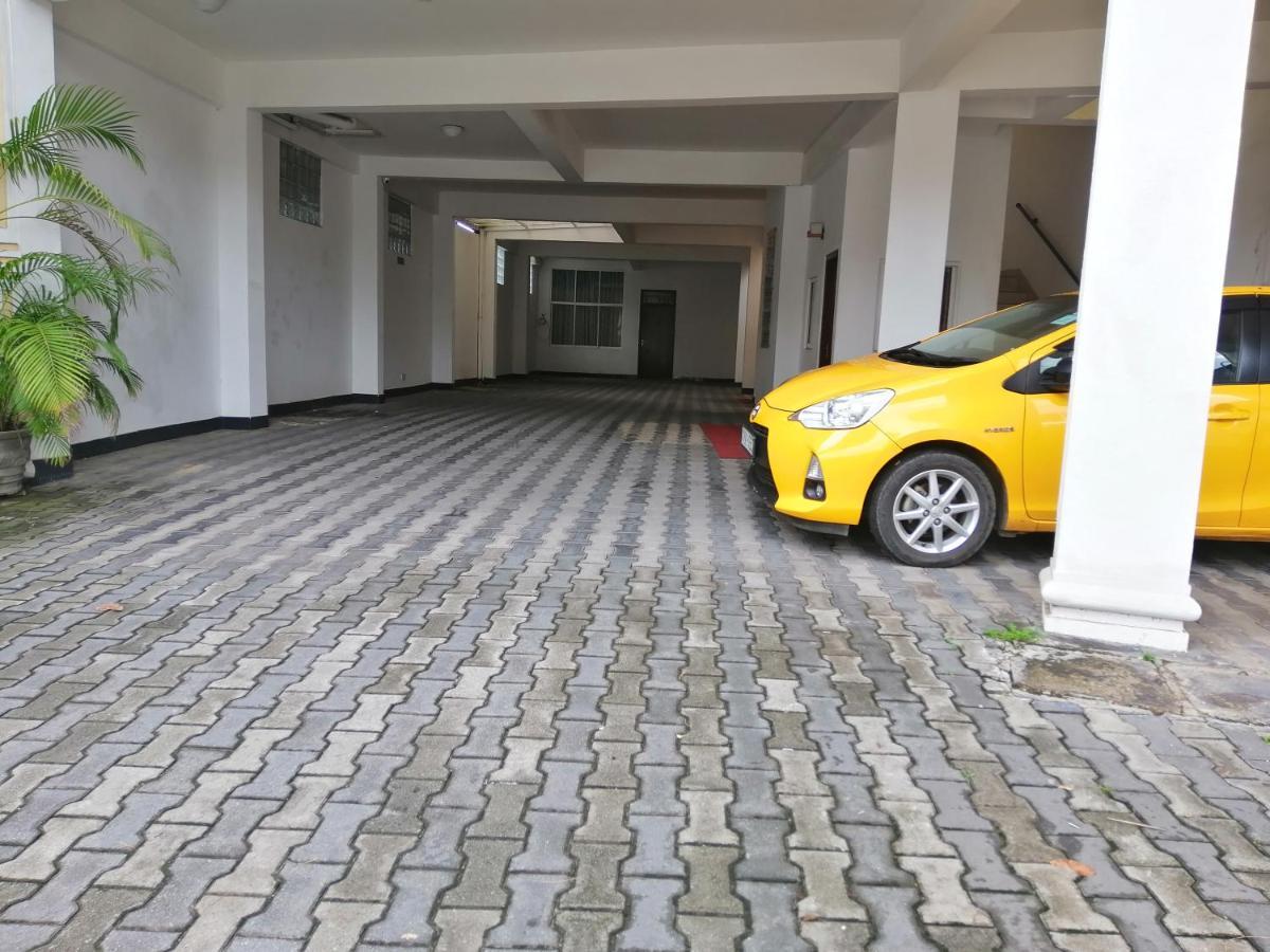 Reliance Hotel Boralesgamuwa Buitenkant foto