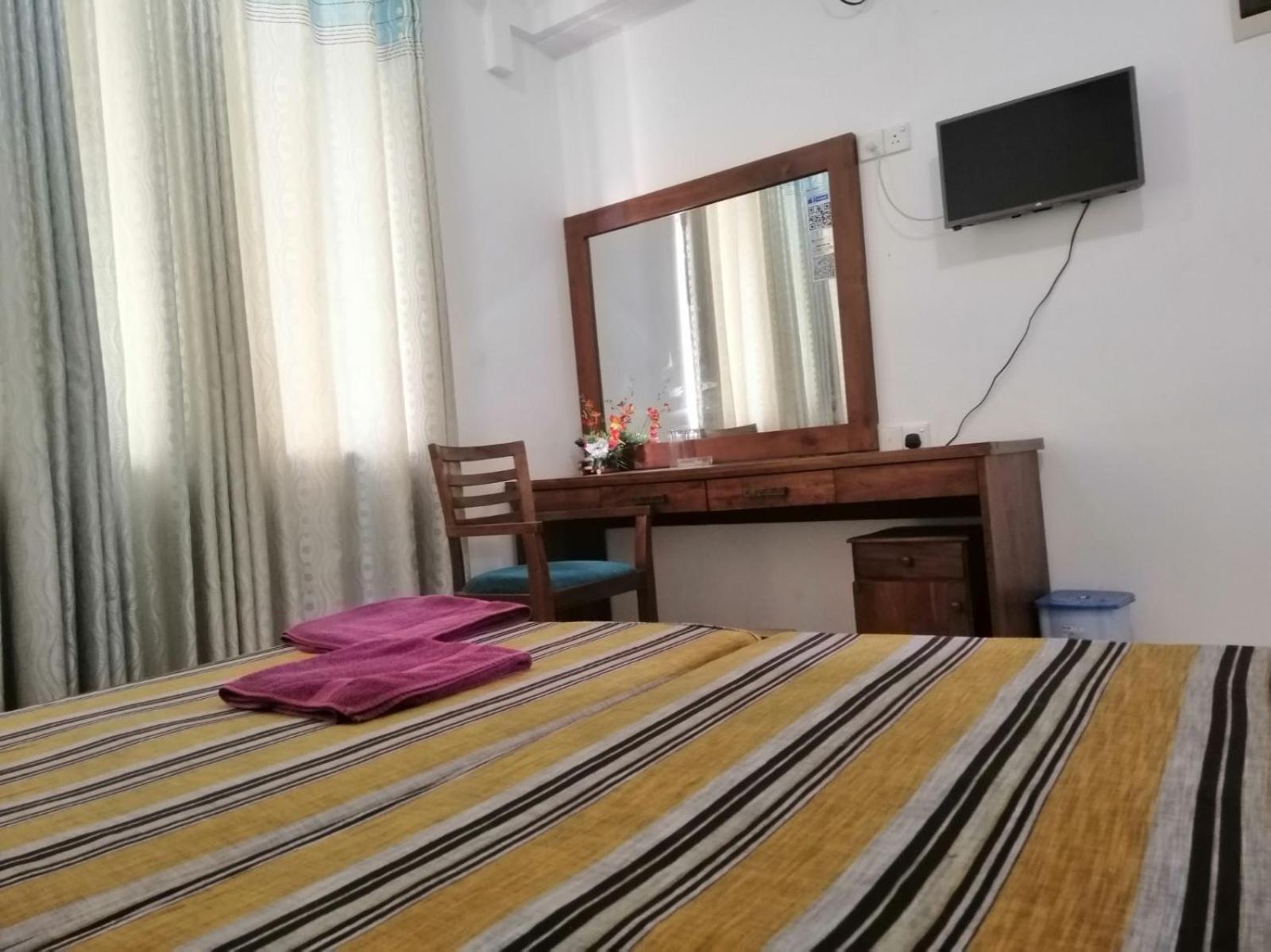 Reliance Hotel Boralesgamuwa Buitenkant foto