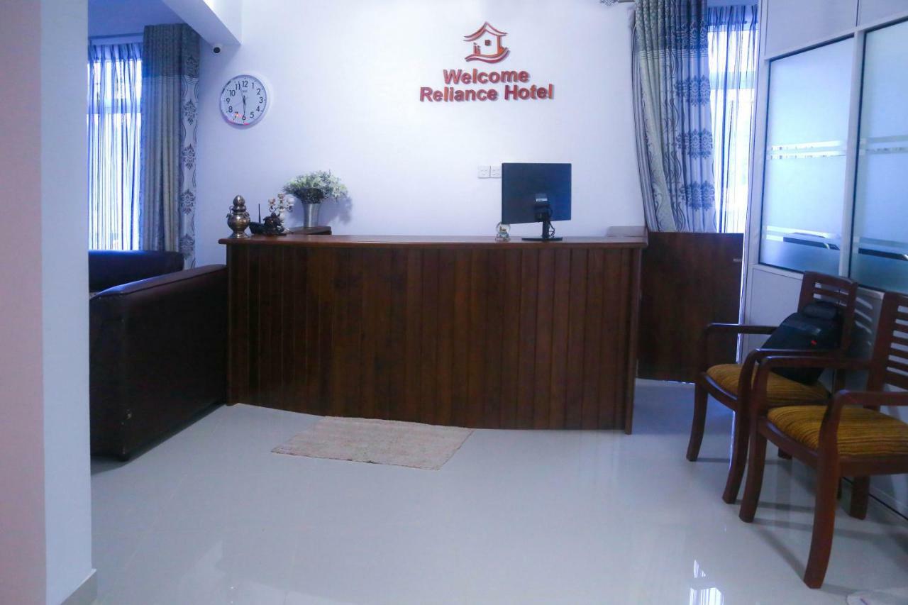 Reliance Hotel Boralesgamuwa Buitenkant foto