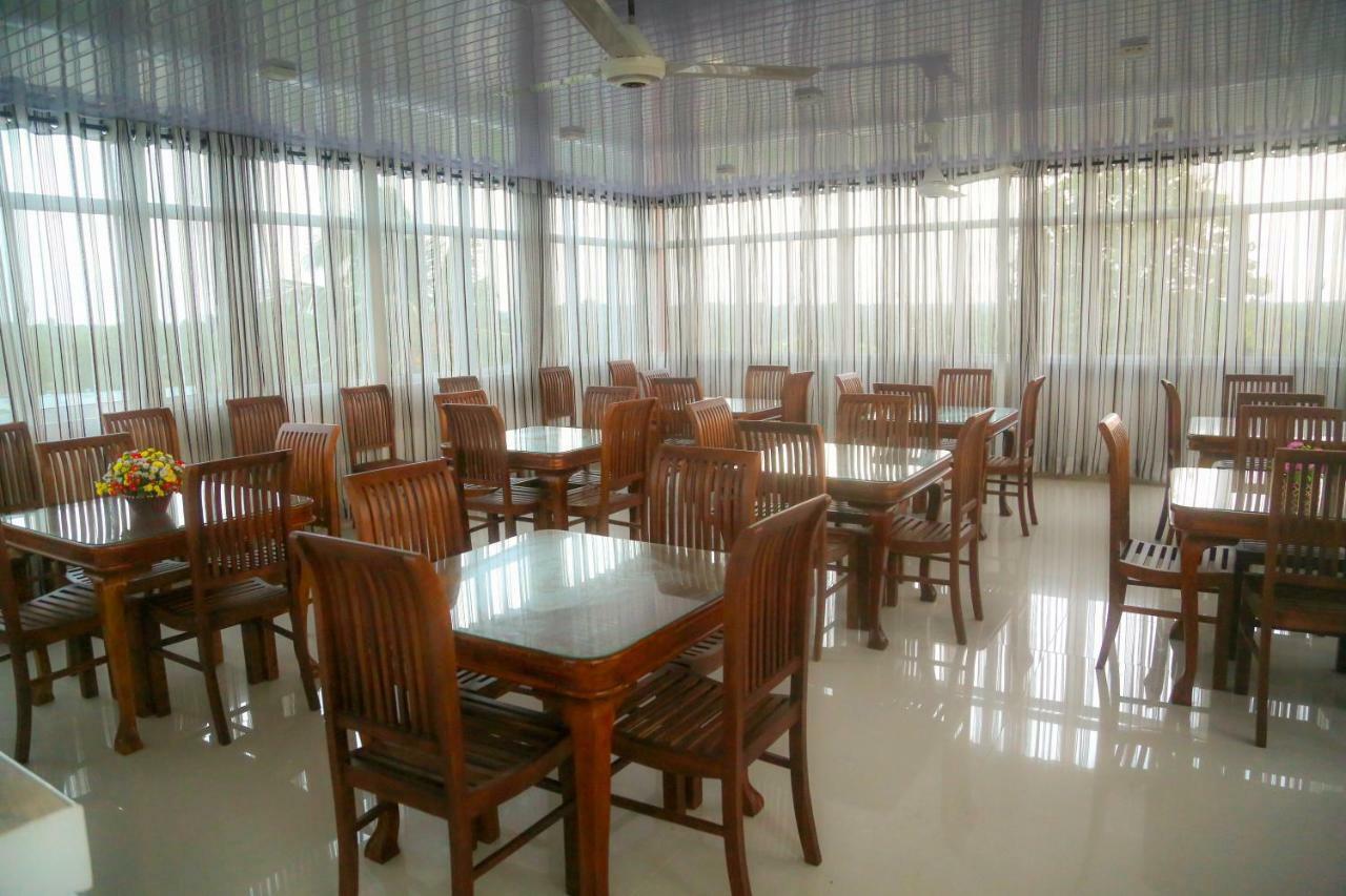 Reliance Hotel Boralesgamuwa Buitenkant foto