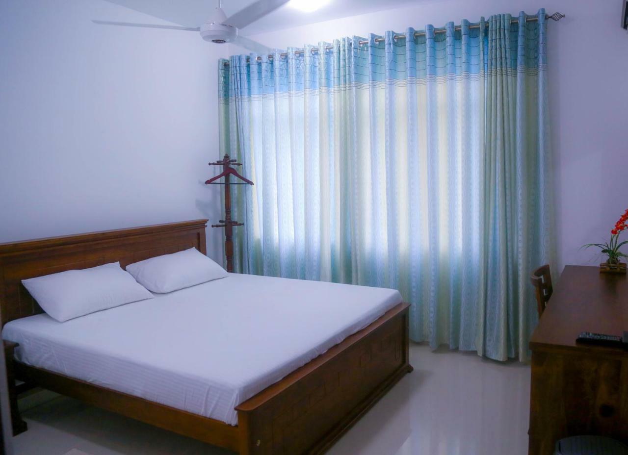 Reliance Hotel Boralesgamuwa Buitenkant foto