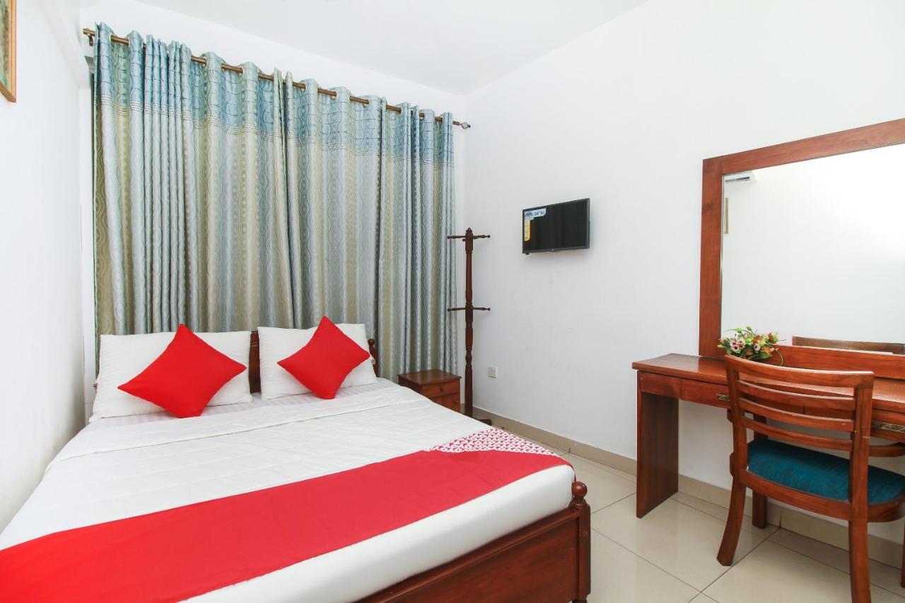 Reliance Hotel Boralesgamuwa Buitenkant foto