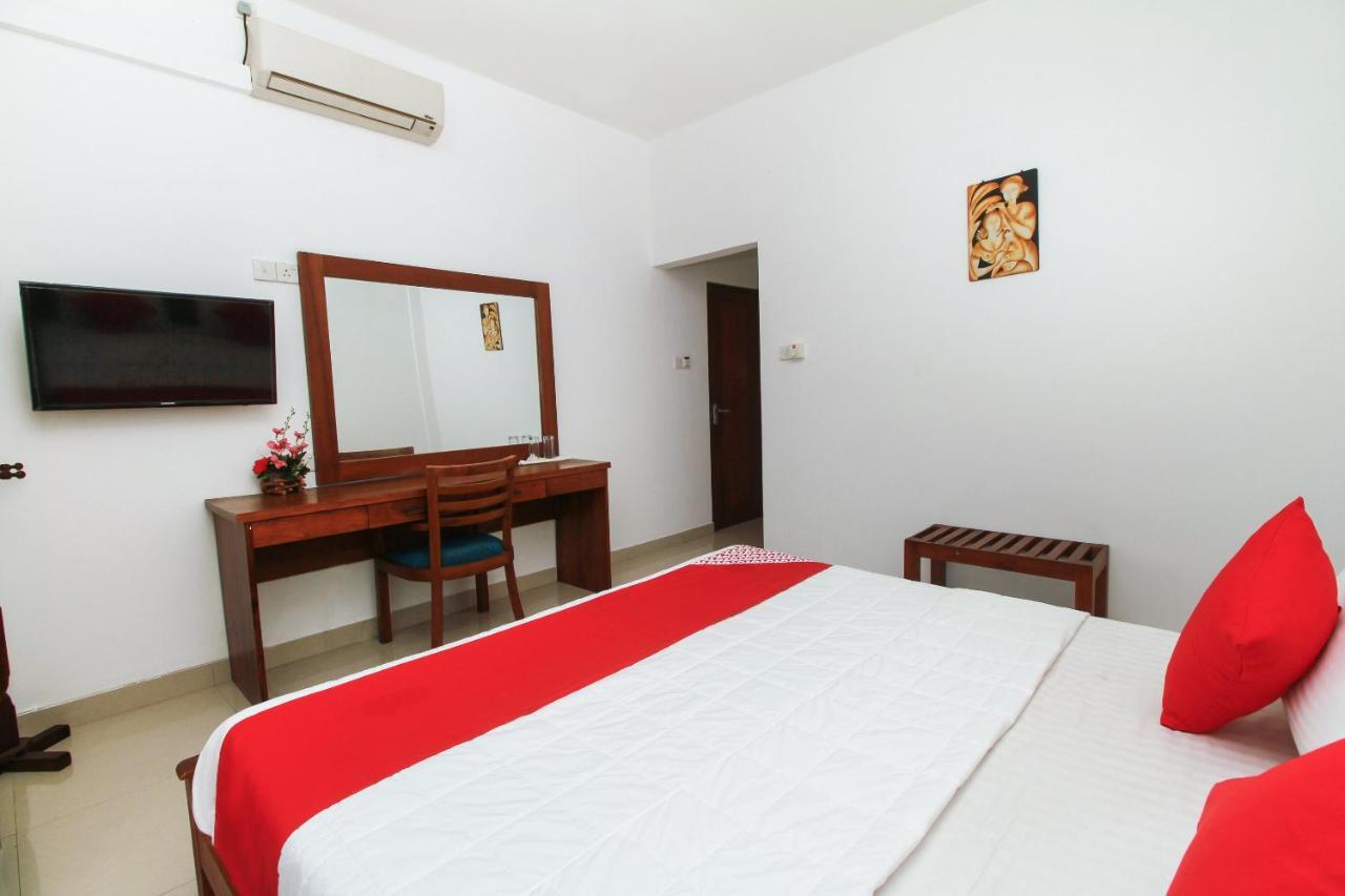 Reliance Hotel Boralesgamuwa Buitenkant foto