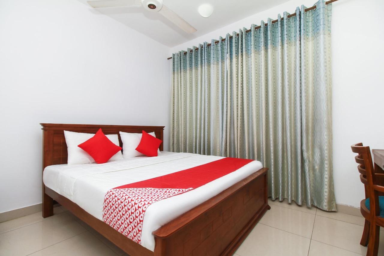 Reliance Hotel Boralesgamuwa Buitenkant foto