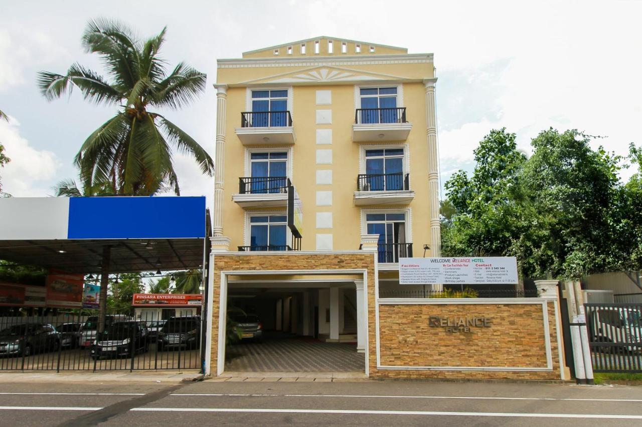 Reliance Hotel Boralesgamuwa Buitenkant foto