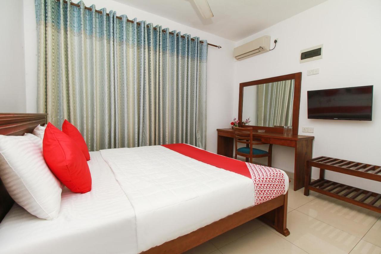 Reliance Hotel Boralesgamuwa Buitenkant foto