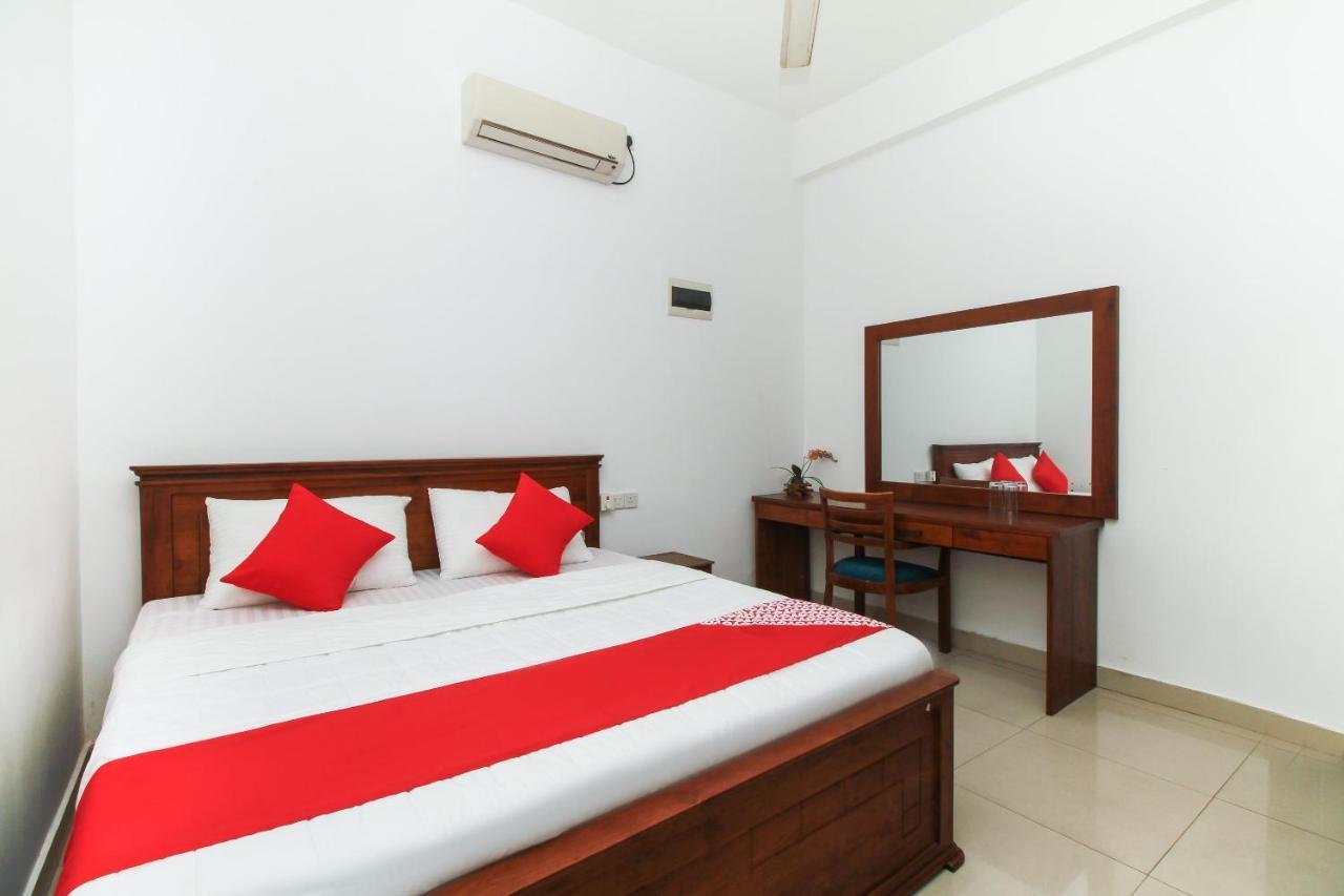 Reliance Hotel Boralesgamuwa Buitenkant foto